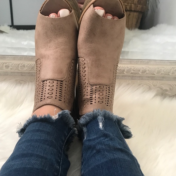 LAST 1️⃣ Cut Out Block Bootie Peep Toe Heel - Picture 6 of 6